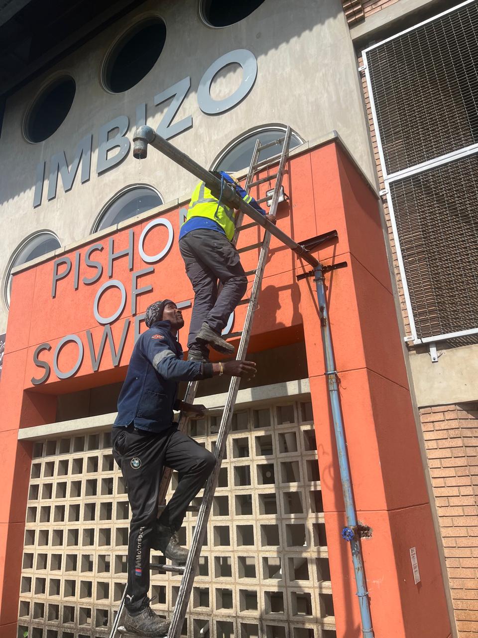 Dlazikare team working on a building maintenance project